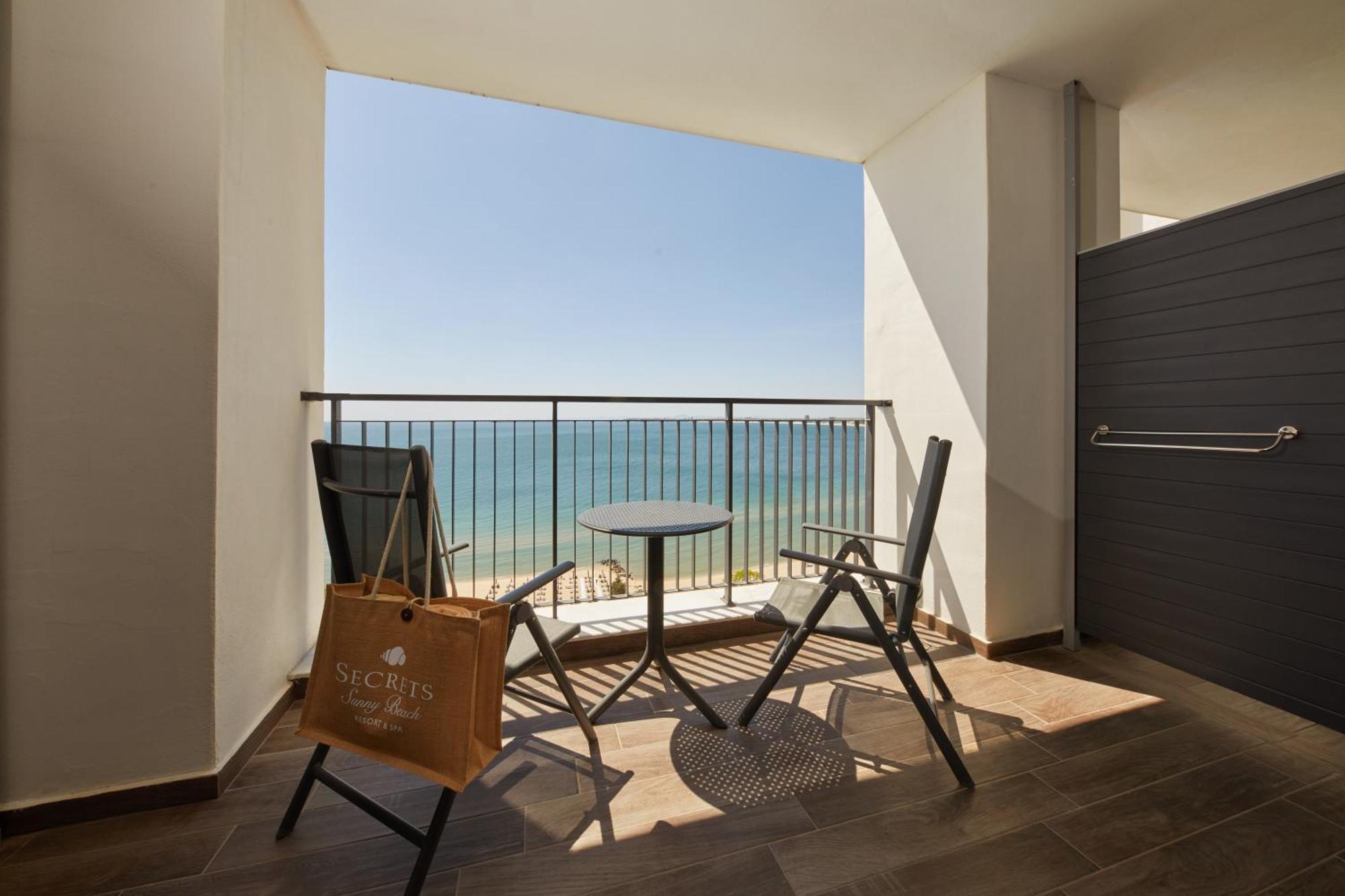 Secrets Sunny Beach Resort & Spa (Adults Only) 部屋 写真 Balcony of a hotel room