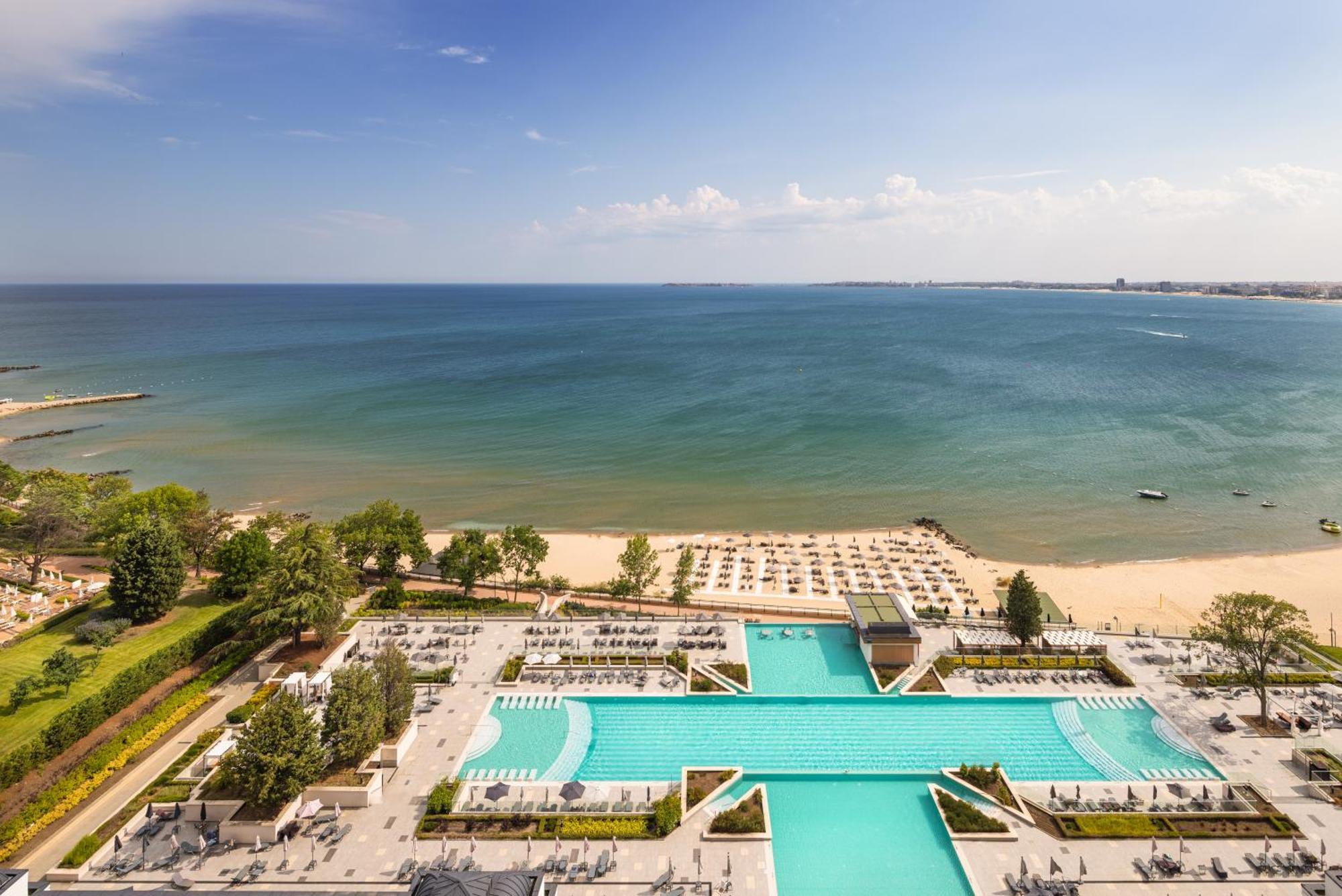 Secrets Sunny Beach Resort & Spa (Adults Only) エクステリア 写真 The beach at the hotel