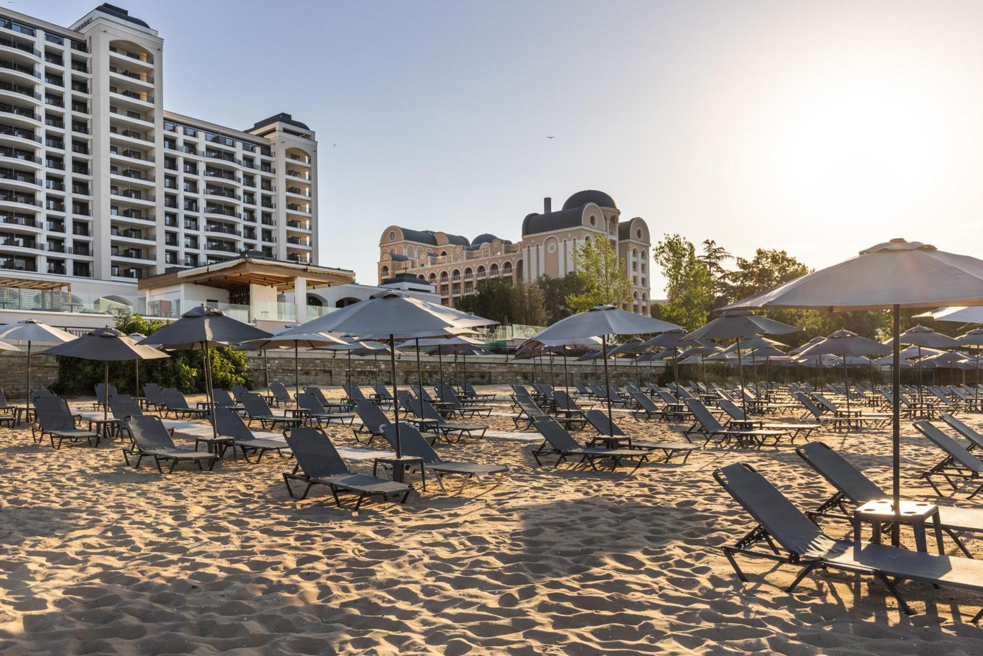 Secrets Sunny Beach Resort & Spa (Adults Only) エクステリア 写真 Beach at the Grand Resort