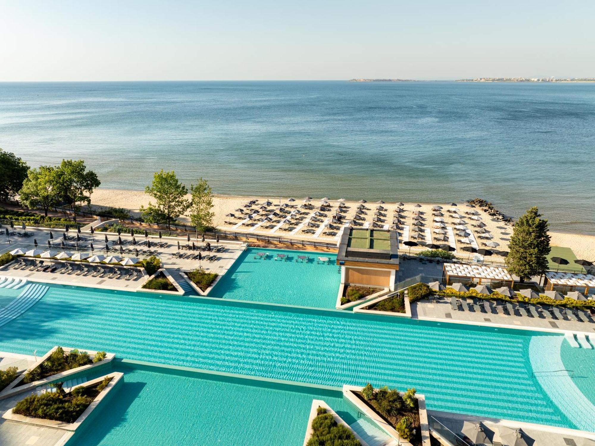 Secrets Sunny Beach Resort & Spa (Adults Only) エクステリア 写真 The hotel's swimming pool